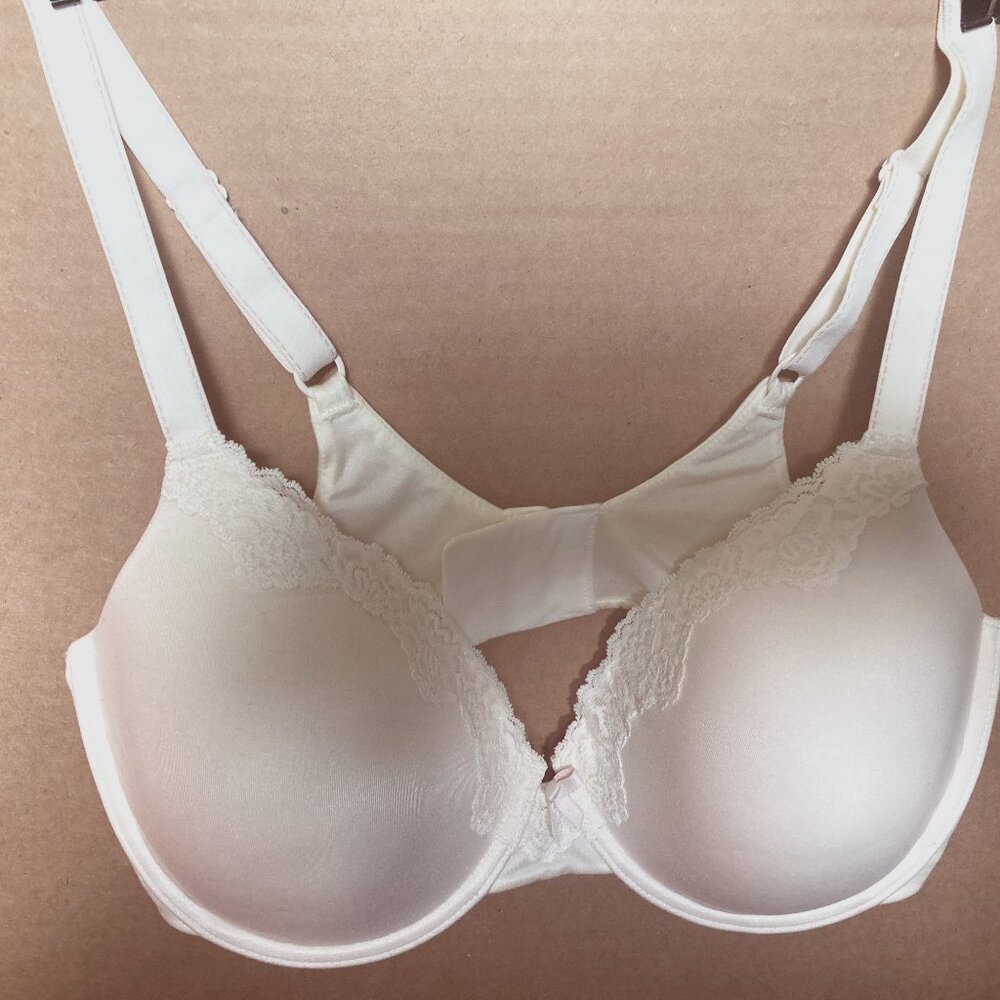 Maidenform "Comfort Devotion" Lightly lined lace trimmed underwire Bra 38D